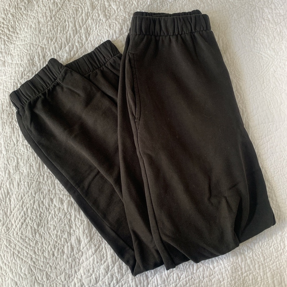 BRANDY MELVILLE ROSA SWEATPANTS